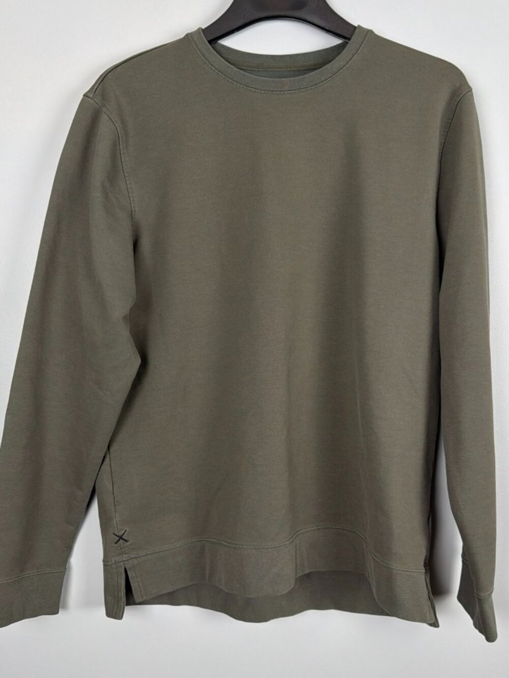 Cuts Brand Shirt Men L Green Long Sleeve Curve Hem Crewneck Tee Solid Casual Top